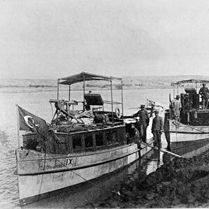 Gunboats, 1916-17 (b / w photo)