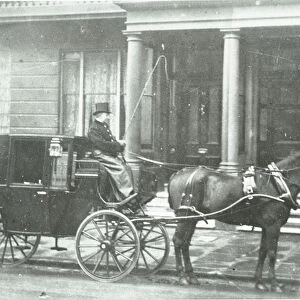 Horse-drawn cab, 1890 (b / w photo)