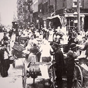 Immigrants on Mulberry Street, Lower East Side, New York City, c. 1900 (b / w photo)