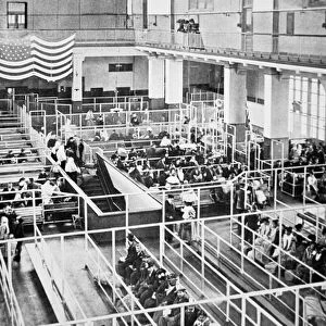 Immigrants waiting in the Registration Hall on Ellis Island, New York, 1910 (b / w photo)