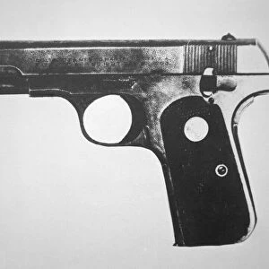John Dillingers pistol, 1934 (b / w photo)