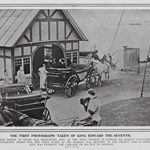 King Edward VII travelling to Osborne House, Isle of Wight, 1901 (b / w photo)