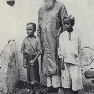 Members of the Jewish community of Cochin, India (b / w photo)