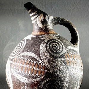 Minoan art: ceramic jug decoree of polychrome drawings. From Phaestos (Phaistos or Festo)