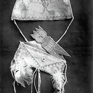Native American Piegan fringed leather Medicine bag