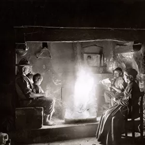 Peasant family near Florence, c. 1900 (glass plate)