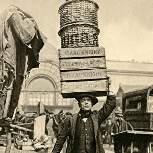 Porters of Covent Garden market (b / w photo)