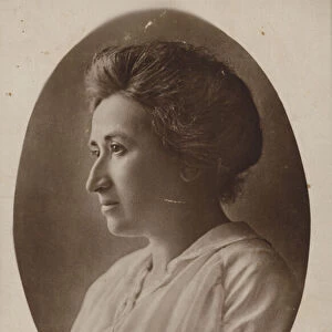 Rosa Luxemburg (b / w photo)
