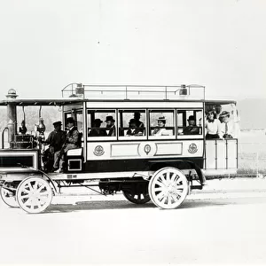 Steam Omnibus, 1903 (b / w photo)