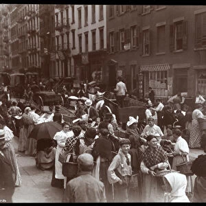 View of the crowd and peddlers on Hester Street, New York, 1899 (silver gelatin print)