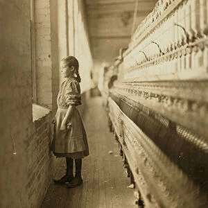 Young girl working in a mill, Lincolnton, North Carolina, USA, c. 1908 (b / w photo)