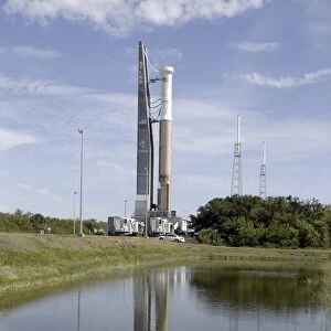 The Atlas V / Centaur arrives on the launch complex