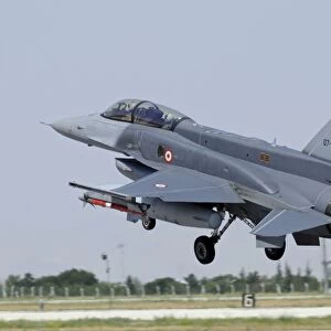 A Turkish Air Force F-16D Block 50+ taking off from Konya Air Base