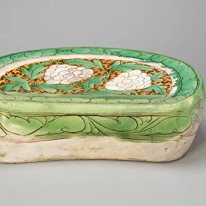 Bean-Shaped Pillow with Peony Scroll, Jin dynasty, (1115-1234), 12th / 13th century