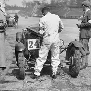 CM Harvey and HJ Aldingtons Frazer-Nash at the JCC Double Twelve race, Brooklands, 8 / 9 May 1931