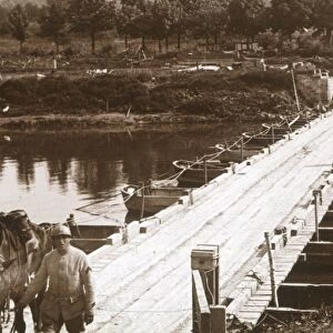 Pontoon bridge over the River Aisne at Venizel, Aisne, France, c1914-c1918