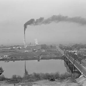 Sugar beet factory (Amalgamated Sugar Company) along... Nyssa, Malheur County, Oregon, 1939. Creator: Dorothea Lange