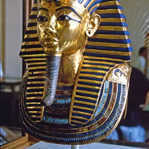 Tutankhamun death mask made of solid gold encrusted with precious stones, found by H