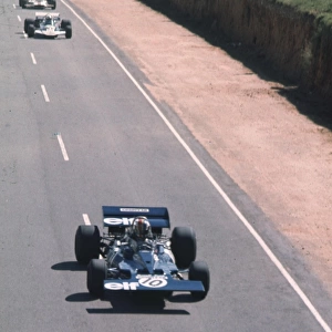 South African Grand Prix, Kyalami 6th March 1971: Francois Cevert leads John Surtees