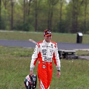 Spyker vs F-16 Jet Fighter: Christijan Albers, Spyker, walks across the pan to the General Dynamics F-16 that he will race against