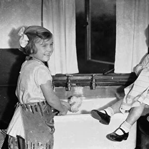 Alfieri. 1273. Child Studies-Washing up 1 / 2. October 8th 1933
