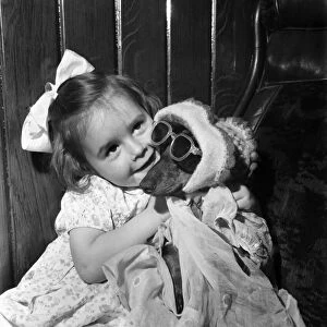 Animal : Children : Friendships a little girl (Carol Bolton) with her pet dog