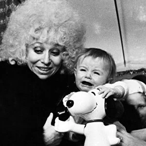 Barbara Windsor paid an early Christmas call to sick children yesterday-and bought a