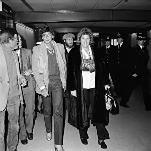 Barry Manilow arriving at Heathrow Airport with Roberta Kent. 7th January 1982