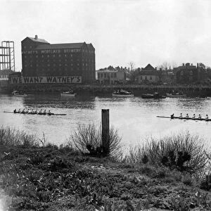 Cambridge win Varsity Boat Race. General view showing the finishing of the boat race