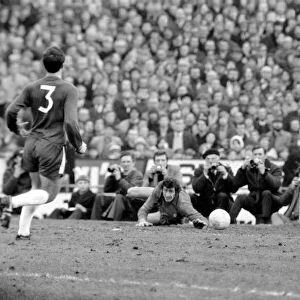 Chelsea v. Manchester United. January 1970 71-00225