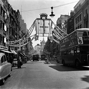Coronation 1953. At 1. a. m this Morning Wednesday workmen were busy putting up giant