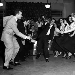 Dancing - Dancers - Modern The Kangeroo 06 / 05 / 1954 Daily Mirror