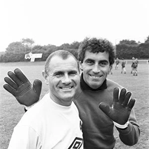 Derby County manager Arthur Cox with new signing Peter Shilton. 22nd July 1987