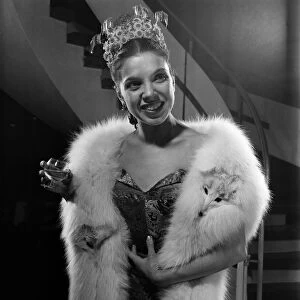 Festivel Hall glamour - Sonia Arova - Ballet. December 1952 C6399-001