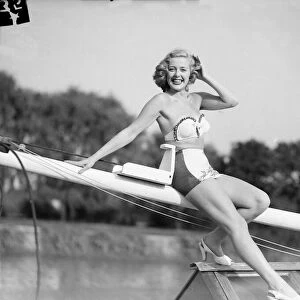 Film Star Pamela Deeming on river Thames at Twickenham. 1949 020704 / 3