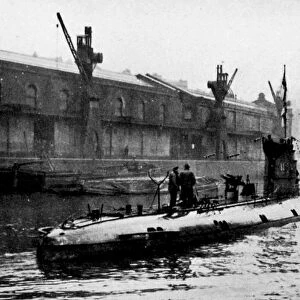 German U boat that was captured and shown off in Bristol city docks in 1918 1st December