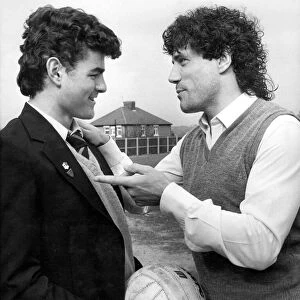 Kevin Keegan gives advice to Newcastle schoolboy Ian Bogie on his Wembley debut