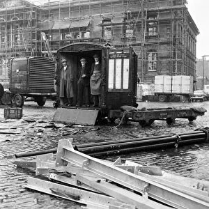 Life at Belfast Docks. Dockers shelter from the rain. 9th October 1963