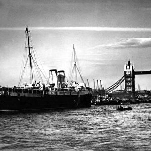 London Views Thames River October 1932 Pool of London with Tower Bridge in