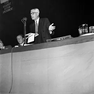 Mr. C. J. Geddes speeching af the conference. September 1953 D5633-003