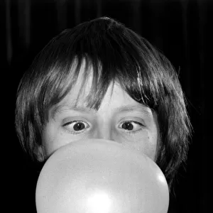 Nigel Fell with his Guiness Book of Records winninf 16. 5 "sphere of bubble gum