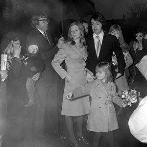 Paul McCartney, Linda Eastman and Lindas six-year old daughter