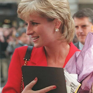 PRINCESS DIANA WEARING A RED SUIT, BLACK TIGHTS AND SHOES AT THE CAFE ROYAL - 27 / 09 / 1995