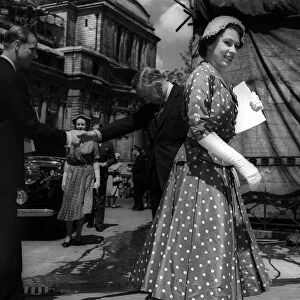Queen Elizabeth - 1953 leaves Westminister Abbey after the rehearsal for