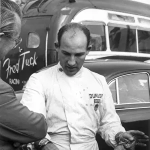 STIRLING MOSS IN CONVERSATION AT OULTON PARK - 25 / 09 / 1959 -----