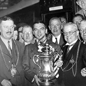 Sunderland Associated Football Club - Sunderland win the 1937 FA Cup - Horation Carter
