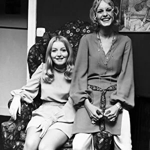 Twiggy model and actress with Mary Hopkin (l) singer & Twiggy (r