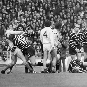 Warrington and Widnes players start fighting a few minutes from the end of the Rugby