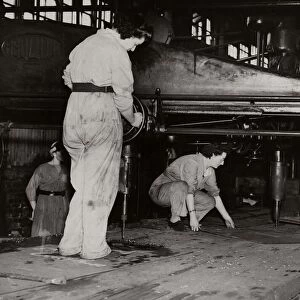 World War Two. Women workers at HM Dockyards in Devonport