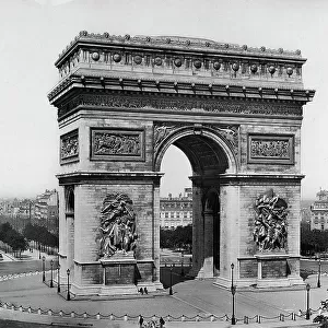 L'Arc de Triomphe in Place Charles de Gaulle, in Paris